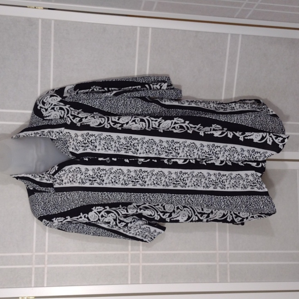 Rayon crepe black and white camp shirt XL